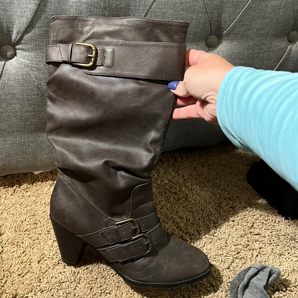 Sz10 JustFab brown just under knee boots